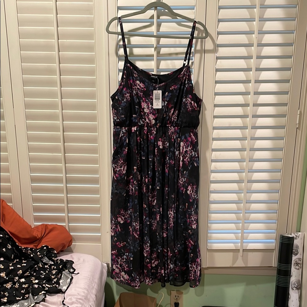NWT Torrid Dark Floral Spaghetti Strap Dress Size 1x (14-16)